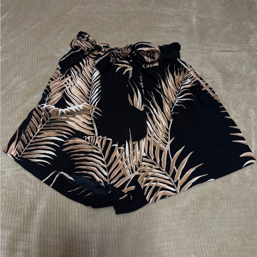 H&M Black and Tan High Waist Shorts